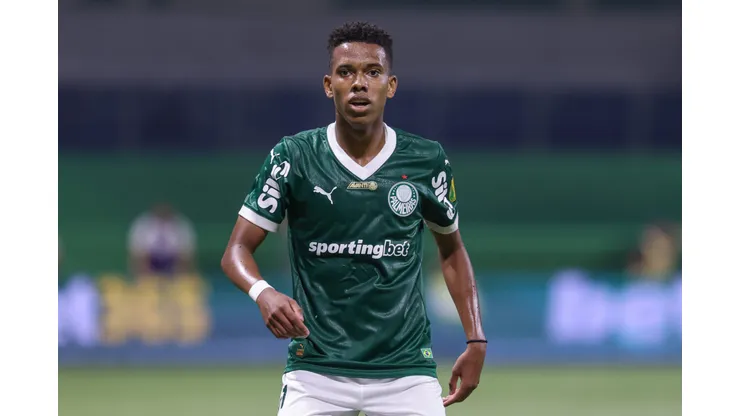 Estevão jogador do Palmeiras