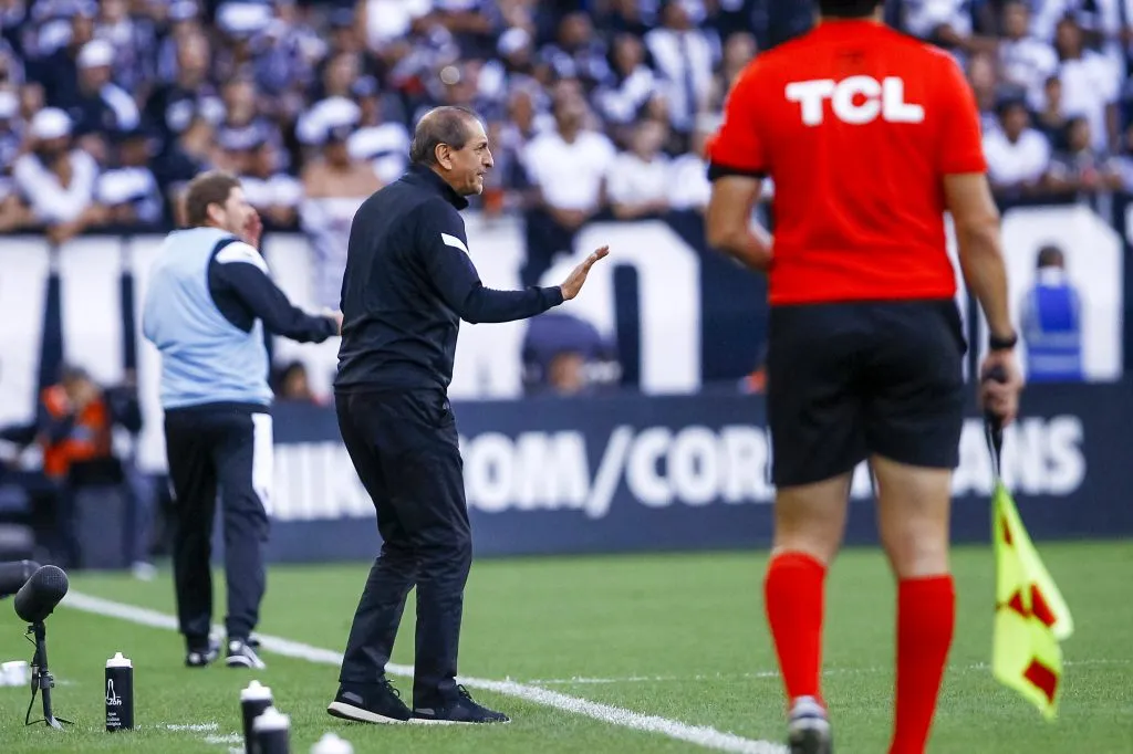 Ramon Diaz técnico do Corinthians durante partida contra o Vasco pelo campeonato Brasileiro A 2024. Foto: Marco Miatelo/AGIF
