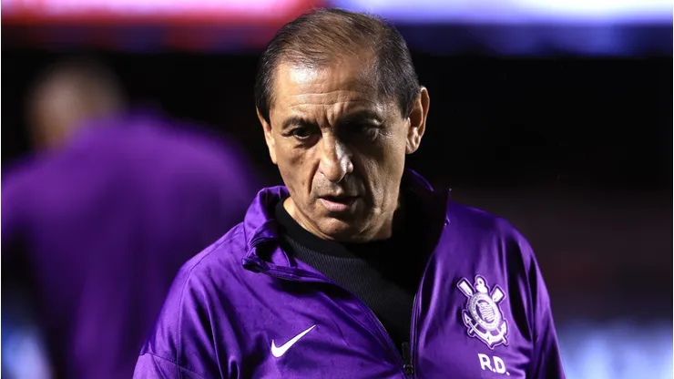 Ramon Diaz tecnico do Corinthians durante partida contra o Sao Paulo no estadio Morumbi pelo campeonato Paulista 2025.