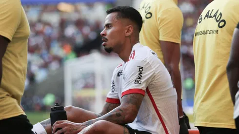 Allan jogador do Flamengo lamenta durante partida contra o Vasco no estadio Maracana pelo campeonato Brasileiro A 2024.