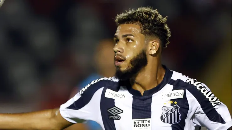Nathan Santos durante partida contra o Botafogo-SP da Copa do Brasil 2023.
