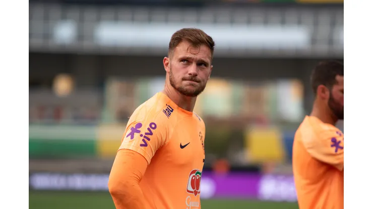 Lucas Perri em treino com a Seleção Brasileira