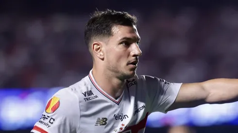 Cédric Soares vai renovar com o São Paulo.