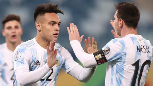 Lautaro Martínez e Messi pela Argentina. (Photo by Buda Mendes/Getty Images)