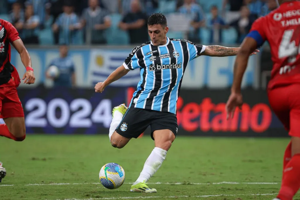 Cristian Pavón jogador do Grêmio durante partida contra o Athletico-PR pelo campeonato Brasileiro A 2024. Foto: Maxi Franzoi/AGIF