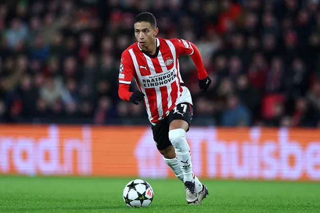 Mauro Júnior atuando pelo PSV em 2024 – (Photo by Dean Mouhtaropoulos/Getty Images)