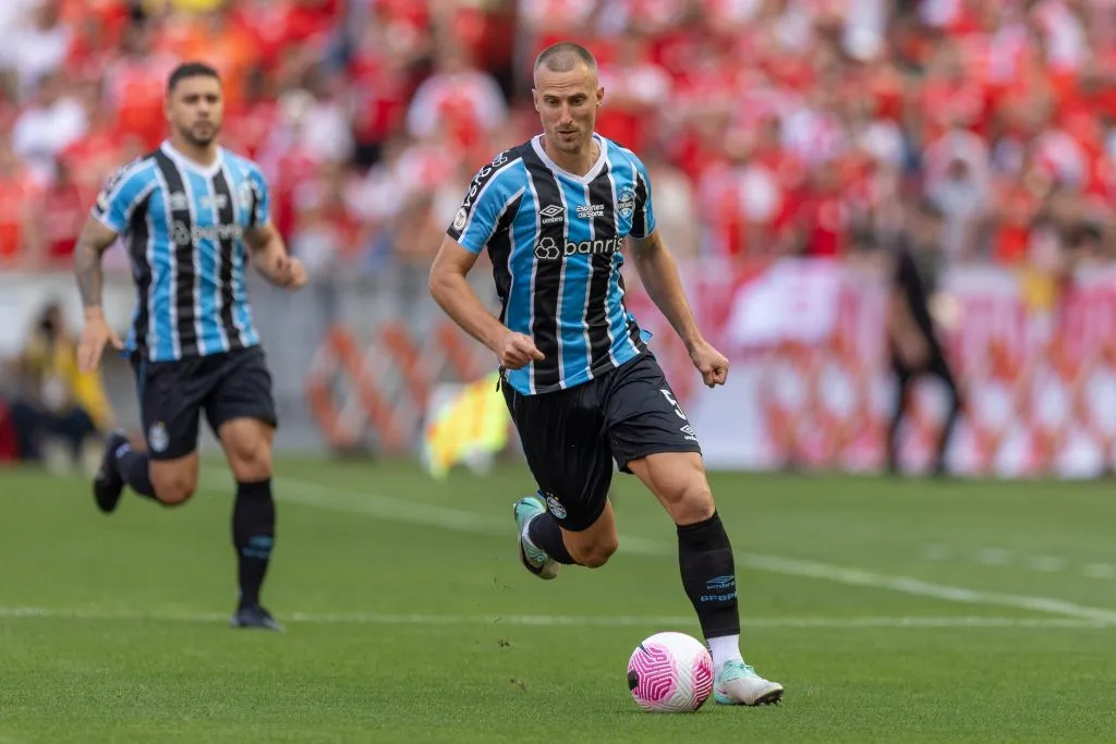 RS – PORTO ALEGRE – 19/10/2024 – BRASILEIRO A 2024, INTERNACIONAL X GREMIO – Rodrigo Ely jogador do Gremio durante partida contra o Internacional no estadio Beira-Rio pelo campeonato Brasileiro A 2024. Foto: Liamara Polli/AGIF