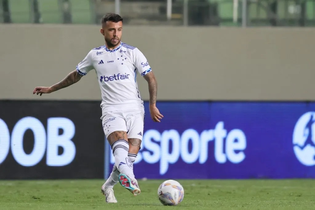 MG – BELO HORIZONTE – 30/01/2025 – MINEIRO 2025, ITABIRITO X CRUZEIRO – Matheus Henrique jogador do Itabirito durante partida contra o Cruzeiro no estadio Independencia pelo campeonato Mineiro 2025. Foto: Gilson Lobo/AGIF