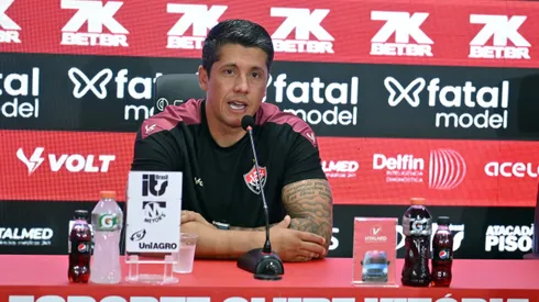 BA – SALVADOR – 19/03/2025 – COPA DO NORDESTE 2025, VITORIA X SPORT – Thiago Carpini, tecnico do Vitoria durante partida contra o Sport no estadio Barradao pelo campeonato Copa Do Nordeste 2025. Foto: Walmir Cirne/AGIF