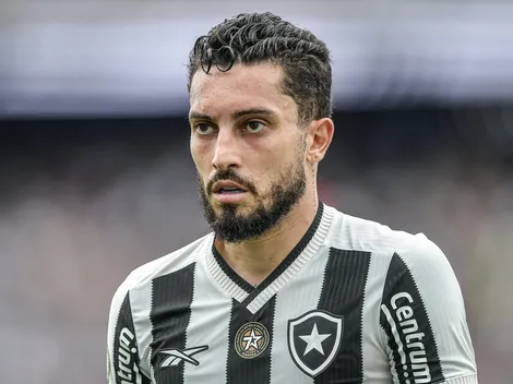 Alex Telles surpreende em declaração sobre pressão no Botafogo