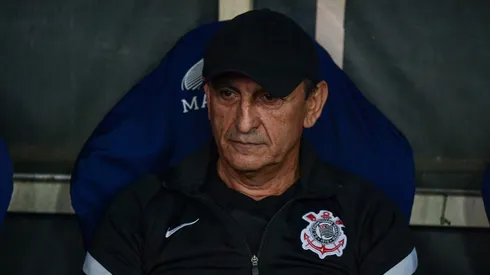 RJ - RIO DE JANEIRO - 02/10/2024 - COPA DO BRASIL 2024, FLAMENGO X CORINTHIANS - Ramon Diaz tecnico do Corinthians durante partida contra o Flamengo no estadio Maracana pelo campeonato Copa Do Brasil 2024. Foto: Thiago Ribeiro/AGIF