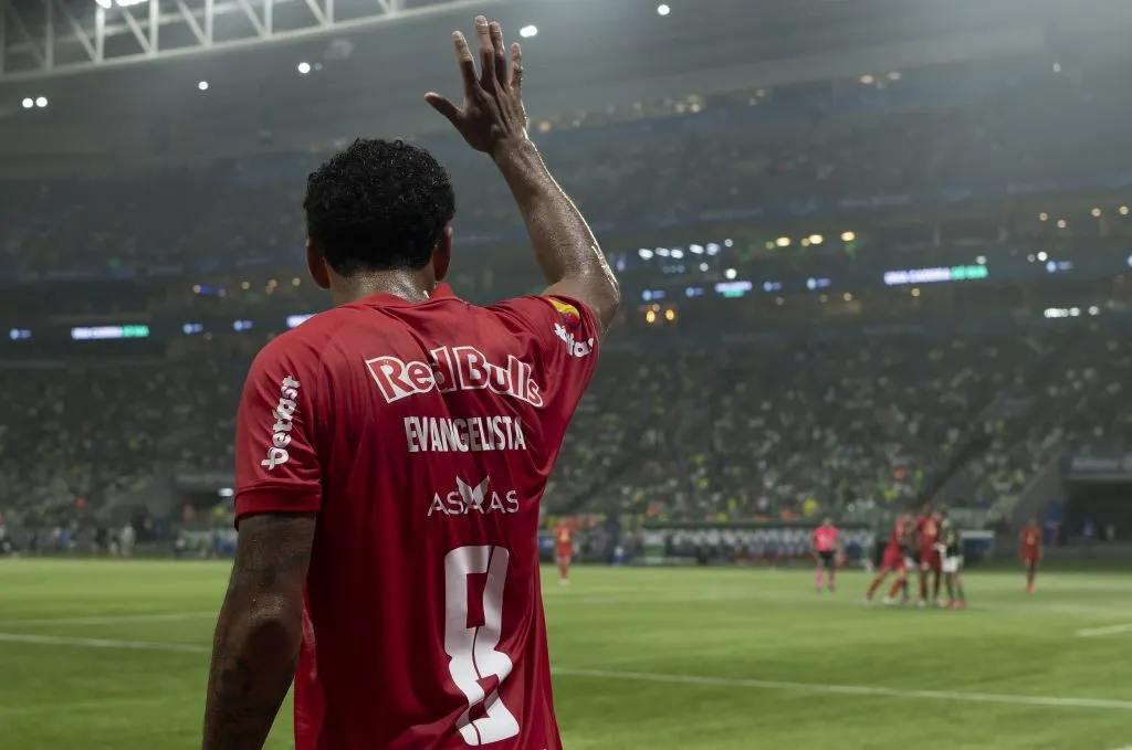 SP – SAO PAULO – 28/01/2025 – PAULISTA 2025, PALMEIRAS X BRAGANTINO – Lucas Evangelista jogador do Bragantino durante partida contra o Palmeiras no estadio Arena Allianz Parque pelo campeonato Paulista 2025. Foto: Anderson Romao/AGIF