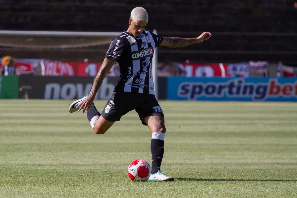 SP – LIMEIRA – 11/02/2024 – PAULISTA 2024, INTER DE LIMEIRA X BOTAFOGO-SP – JP Galvao jogador do Inter de Limeira durante partida contra o Botafogo-SP no estadio Major Levy Sobrinho pelo campeonato Paulista 2024. Foto: Roberto Gardinalli/AGIF
