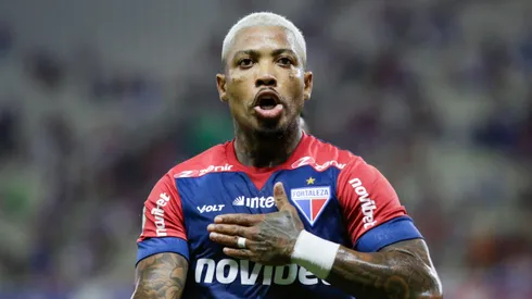 CE – FORTALEZA – 16/10/2024 – BRASILEIRO A 2024, FORTALEZA X ATLETICO-MG – Marinho jogador do Fortaleza comemora seu gol durante partida contra o Atletico-MG no estadio Arena Castelao pelo campeonato Brasileiro A 2024. Foto: Lucas Emanuel/AGIF