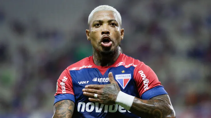 CE - FORTALEZA - 16/10/2024 - BRASILEIRO A 2024, FORTALEZA X ATLETICO-MG - Marinho jogador do Fortaleza comemora seu gol durante partida contra o Atletico-MG no estadio Arena Castelao pelo campeonato Brasileiro A 2024. Foto: Lucas Emanuel/AGIF