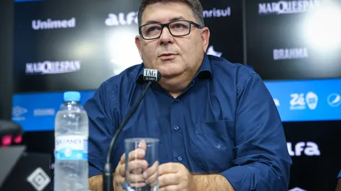 FOTO: LUCAS UEBEL/GREMIO FBPA - Alexandre Rossato durante coletiva no Grêmio.