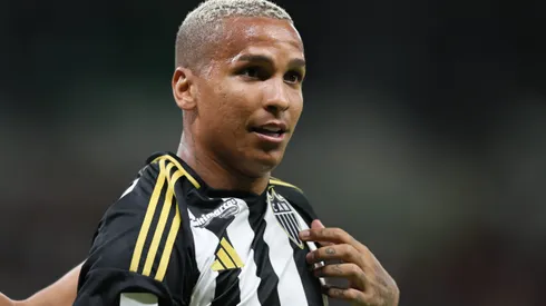 Deyverson durante confronto entre Atlético-MG e Manaus na Copa do Brasil 2025.