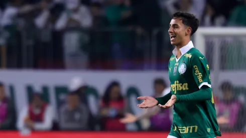 Vitor Reis jogador do Palmeiras comemora seu gol durante partida contra o Corinthians no estadio Arena Allianz Parque pelo campeonato Brasileiro A 2024.
