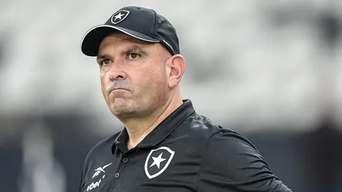Carlos Leiria durante confronto contra o Bangu no Carioca 2025.