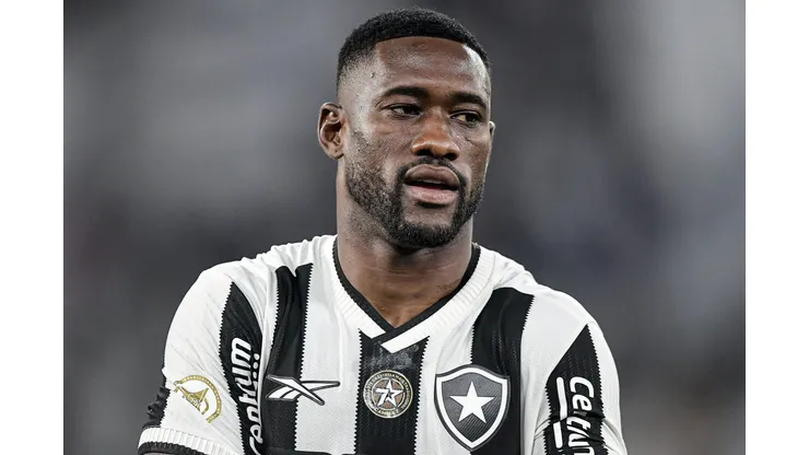 Bastos durante confronto contra o Cruzeiro no Brasileirão 2024.