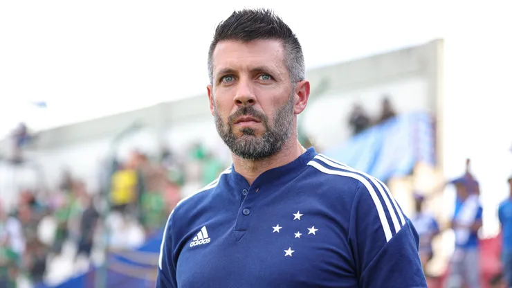 Paulo Pezzolano tecnico do Cruzeiro durante partida contra o America-MG no estadio Arena do Jacare pelo campeonato Mineiro 2023.