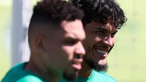 Paulinho e Gustavo Gómez em treino na Academia de Futebol. (Foto: Cesar Greco/Palmeiras/by Canon)