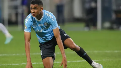 RS – PORTO ALEGRE – 22/07/2023 – BRASILEIRO A 2023, GREMIO X ATLETICO-MG – Andre Henrique jogador do Gremio lamenta chance perdida durante partida contra o Atletico-MG no estadio Arena do Gremio pelo campeonato Brasileiro A 2023. Foto: Pedro H. Tesch/AGIF