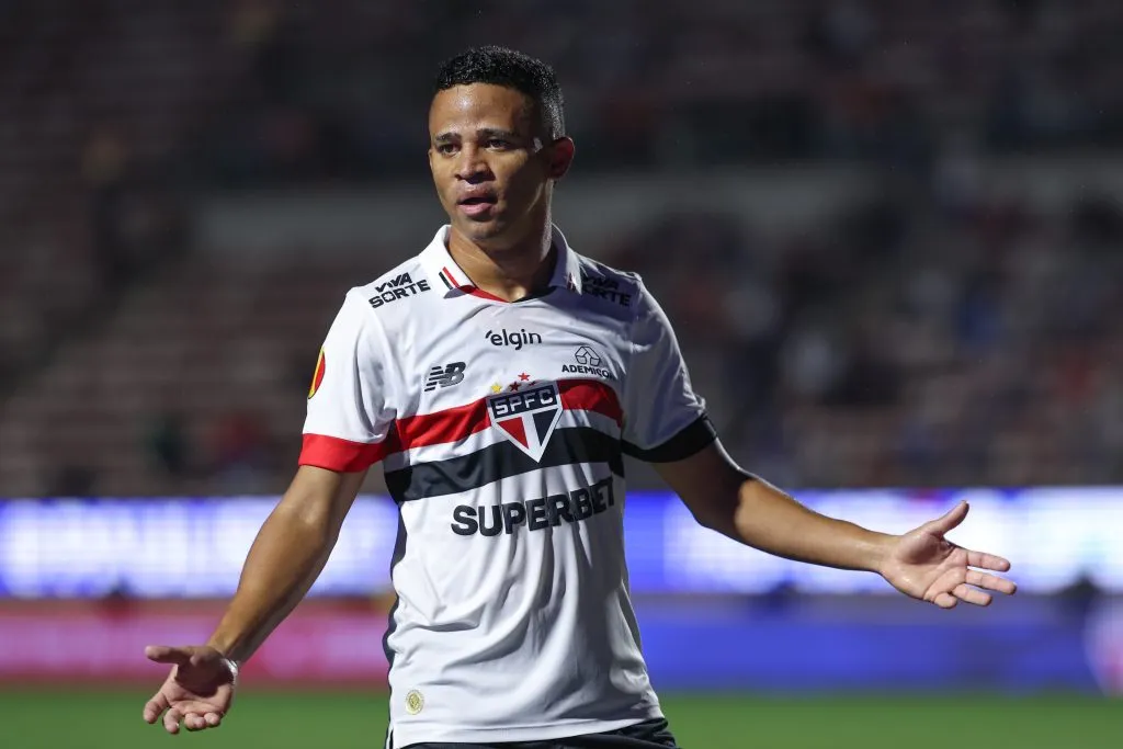 SP – SAO PAULO – 29/01/2025 – PAULISTA 2025, PORTUGUESA X SAO PAULO – Erick jogador do Sao Paulo durante partida contra o Portuguesa no estadio Pacaembu pelo campeonato Paulista 2025. Foto: Marcello Zambrana/AGIF
