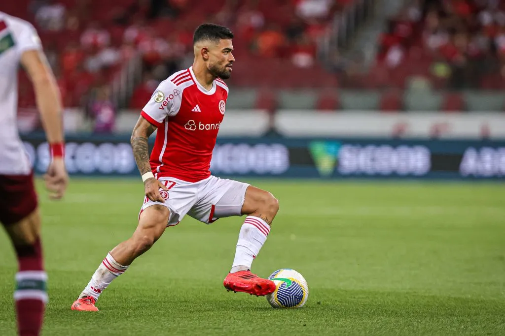 RS – PORTO ALEGRE – 08/11/2024 – BRASILEIRO A 2024, INTERNACIONAL X FLUMINENSE – Bruno Tabata jogador do Internacional durante partida contra o Fluminense no estadio Beira-Rio pelo campeonato Brasileiro A 2024. Foto: Maxi Franzoi/AGIF