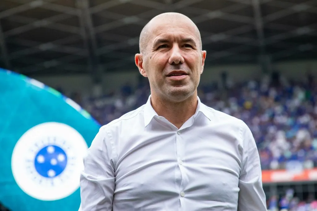 Leonardo Jardim durante partida contra o Atlético-MG no Campeonato Mineiro 2025. Foto: Fernando Moreno/AGIF