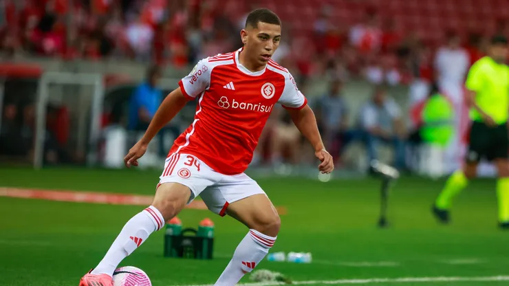 RS - PORTO ALEGRE - 30/10/2024 - BRASILEIRO A 2024, INTERNACIONAL X FLAMENGO - Gabriel Carvalho jogador do Internacional durante partida contra o Flamengo no estadio Beira-Rio pelo campeonato Brasileiro A 2024. Foto: Luiz Erbes/AGIF