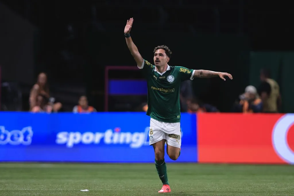SP – SAO PAULO – 06/02/2025 – PAULISTA 2025, PALMEIRAS X CORINTHIANS – Mauricio jogador do Palmeiras comemora seu gol durante partida contra o Corinthians no estadio Arena Allianz Parque pelo campeonato Paulista 2025. Foto: Ettore Chiereguini/AGIF