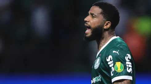Micael jogador do Palmeiras durante partida contra o Sao Paulo no estadio Arena Allianz Parque pelo campeonato Paulista 2025.