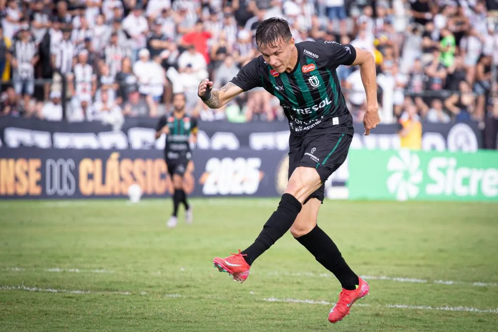 Matheus Moraes jogador do Maringá  durante partida contra o Operário no estádio Germano Kruger pelo campeonato Paranaense 2025. Foto: Giovani Baccin/AGIF