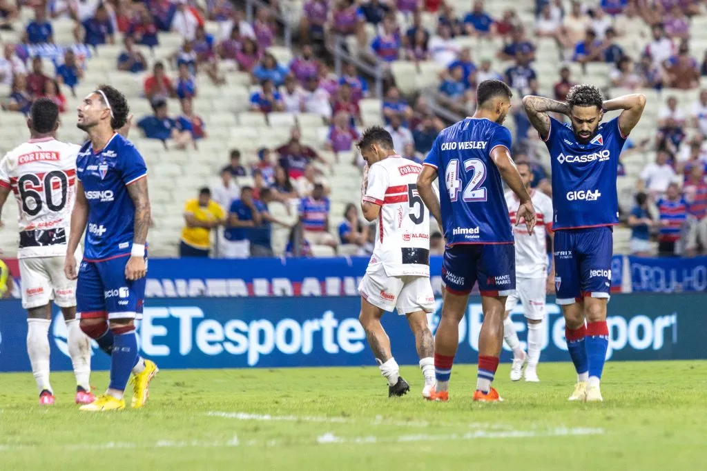 Calebe jogador do Fortaleza lamenta durante partida contra o CRB no estadio Arena Castelao pelo campeonato Copa Do Nordeste 2025. Foto: Lucas Emanuel/AGIF