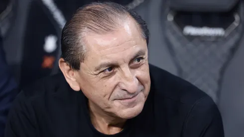 Ramon Diaz técnico do Corinthians durante partida contra o Santos no estádio Arena Corinthians pelo campeonato Paulista 2025. Foto: Marcello Zambrana/AGIF