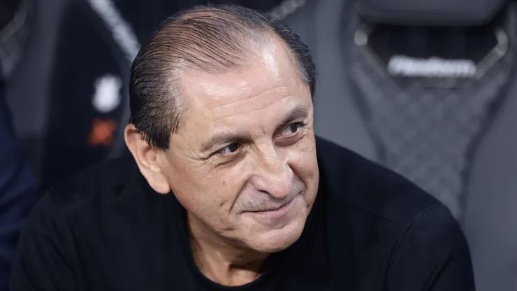 Ramon Diaz técnico do Corinthians durante partida contra o Santos no estádio Arena Corinthians pelo campeonato Paulista 2025. Foto: Marcello Zambrana/AGIF