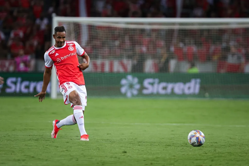 Fernando virou assunto no Inter – Foto: Maxi Franzoi/AGIF.