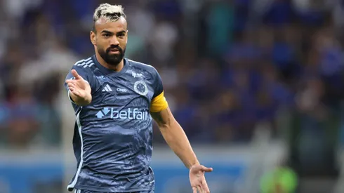 MG – BELO HORIZONTE – 02/02/2025 – MINEIRO 2025, CRUZEIRO X UBERLANDIA – Fabricio Bruno jogador do Cruzeiro durante partida contra o Uberlandia no estadio Mineirao pelo campeonato Mineiro 2025. Foto: Gilson Lobo/AGIF