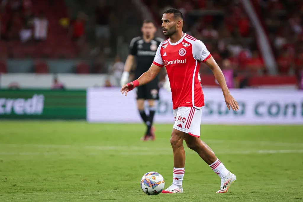 Thiago Maia jogador do Internacional durante partida contra o Avenida no Beira-Rio pelo campeonato Gaúcho 2025. Foto: Maxi Franzoi/AGIF