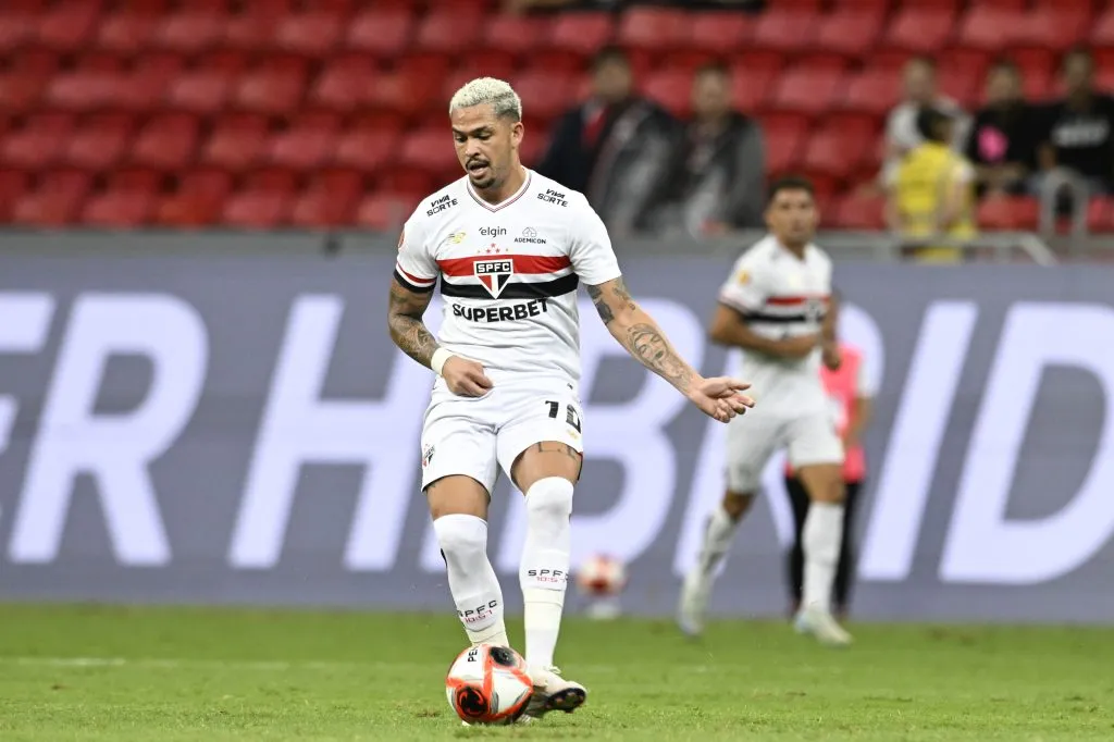 Luciano jogador do São Paulo durante partida contra o Velo Clube no Mané Garrincha pelo campeonato Paulista 2025. Foto: Mateus Bonomi/AGIF