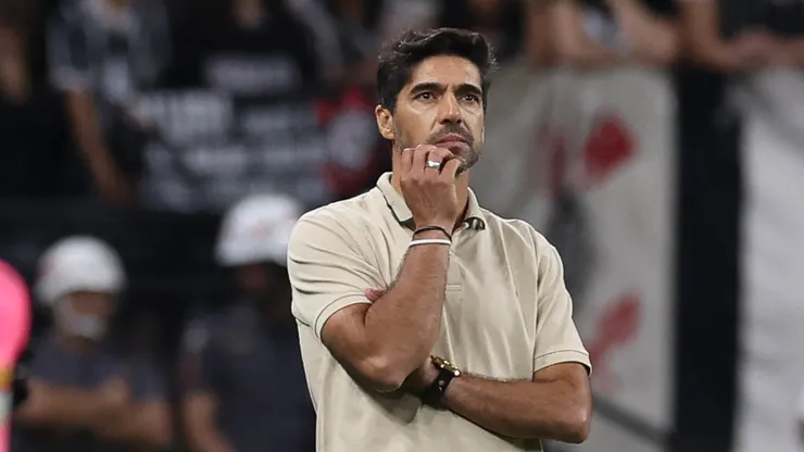 O técnico Abel Ferreira, da SE Palmeiras, em jogo contra a equipe do SC Corinthians P, durante partida válida pelas finais, do Campeonato Paulista, Série A1, na Neo Química Arena. (Foto: Cesar Greco/Palmeiras/by Canon)