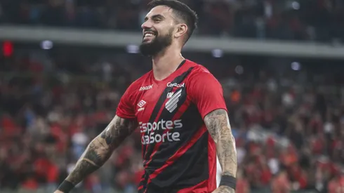 Mastriani jogador do Athletico-PR comemora seu gol durante partida contra o Cuiaba no estadio Arena da Baixada pelo campeonato Brasileiro A 2024.
