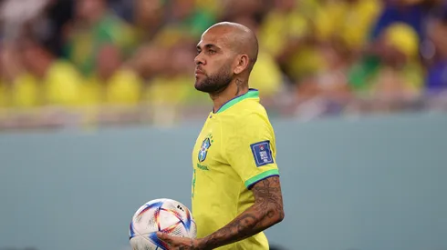 Dani Alves do Brasil durante a partida das oitavas de final da Copa do Mundo FIFA Catar 2022 entre Brasil e Coreia do Sul no Estádio 974 em 05 de dezembro de 2022 em Doha, Catar. (Foto de Michael Steele/Getty Images)