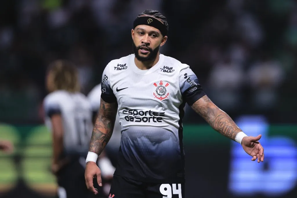 SP – SAO PAULO – 06/02/2025 – PAULISTA 2025, PALMEIRAS X CORINTHIANS – Memphis Depay jogador do Corinthians durante partida contra o Palmeiras no estadio Arena Allianz Parque pelo campeonato Paulista 2025. Foto: Ettore Chiereguini/AGIF