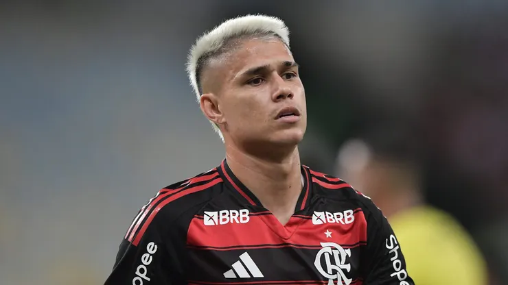 RJ - RIO DE JANEIRO - 22/02/2025 - CARIOCA 2025, FLAMENGO X MARICA - Luiz Araujo jogador do Flamengo durante partida contra o Marica no estadio Maracana pelo campeonato Carioca 2025. Foto: Thiago Ribeiro/AGIF