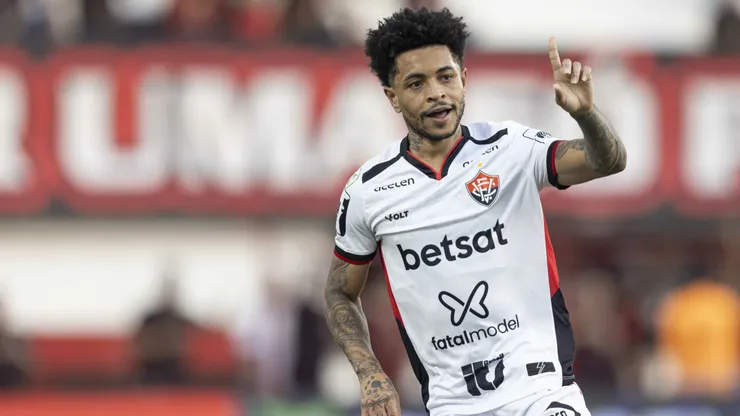 GO - GOIANIA - 14/09/2024 - BRASILEIRO A 2024, ATLETICO-GO X VITORIA - Matheuzinho jogador do Vitoria durante partida contra o Atletico-GO no estadio Antonio Accioly pelo campeonato Brasileiro A 2024. Foto: Heber Gomes/AGIF