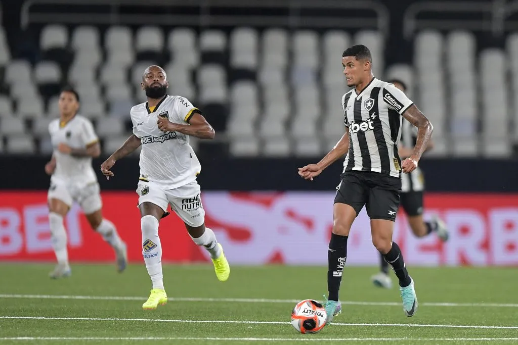 Vitinho Lopes jogador do Botafogo durante partida contra o Volta Redonda pelo campeonato Carioca 2025. Foto: Thiago Ribeiro/AGIF