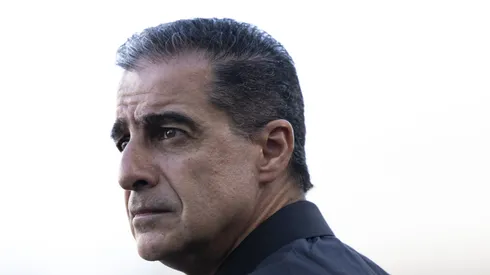 Renato Paiva virou assunto no Flamengo.