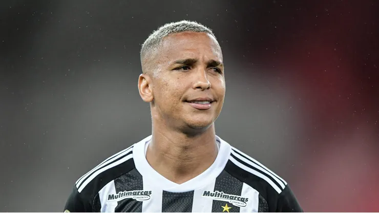 Fortaleza acertou a contratação de Deyverson.